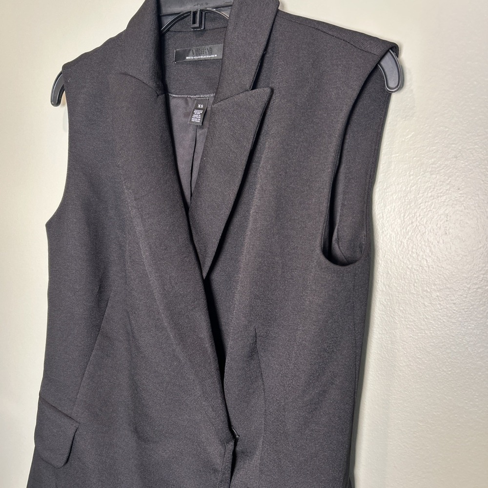 White House Black Market tailored sleeveless Vest Asymmetric front w button XS - Picture 10 of 14